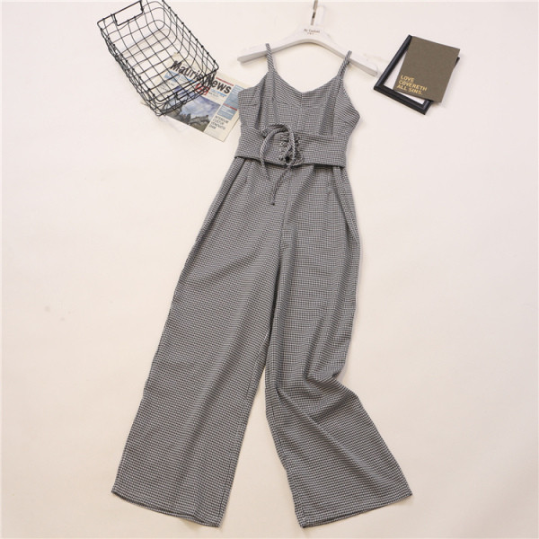 Peenikeste rihmade ja vöökoha lipsudega ruuduline naiste kombinesooni lai mudel