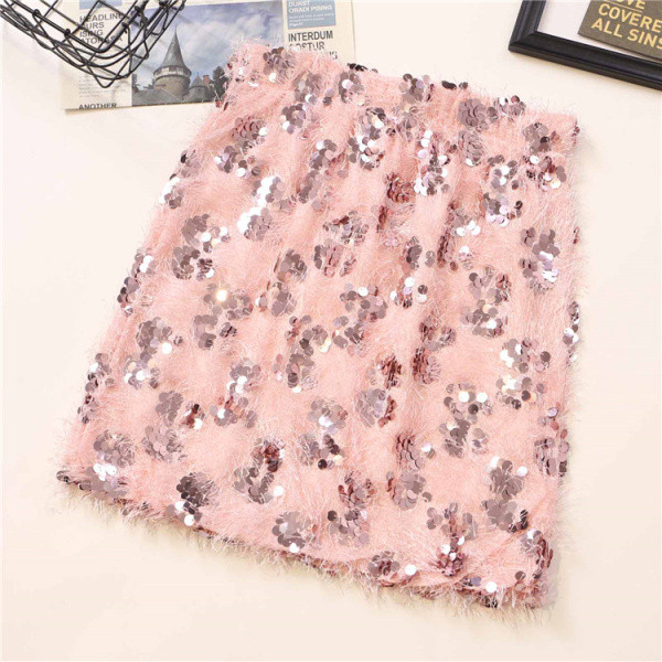 Praegune naiste seeliku liibuv mudel kõrge vöökoha ja litritega