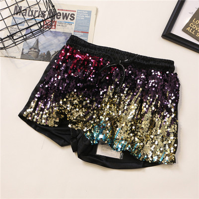 Moodsad kõrge elastse vöökoha ja värviliste litritega naiste lühikesed püksid