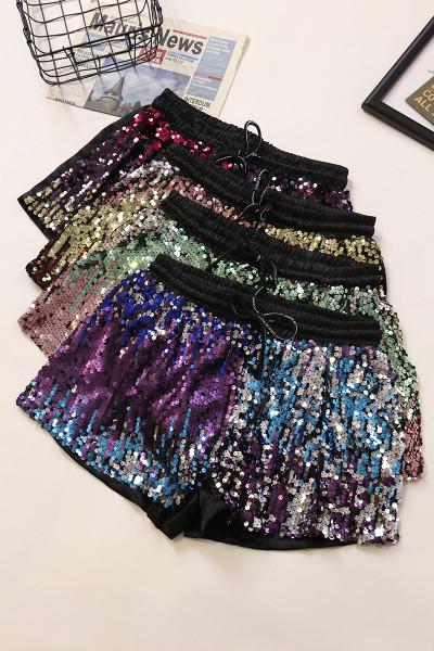 Moodsad kõrge elastse vöökoha ja värviliste litritega naiste lühikesed püksid