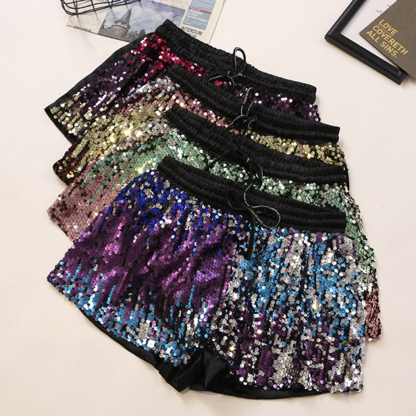 Moodsad kõrge elastse vöökoha ja värviliste litritega naiste lühikesed püksid