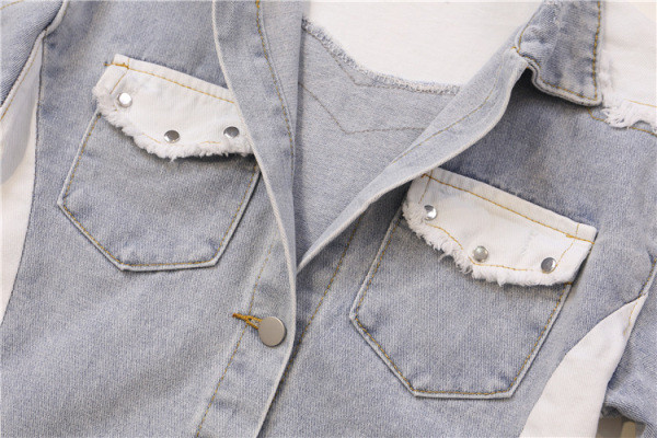 Női farmerdzseki széles modell, ujjain cipzárral