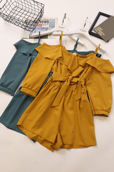 Stiilne naiste lühike kombinesoon 3/4 varrukate ja paljaste õlgadega