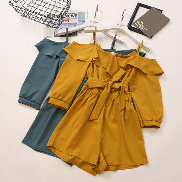 Stiilne naiste lühike kombinesoon 3/4 varrukate ja paljaste õlgadega