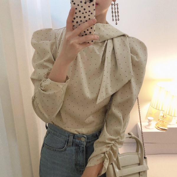 Stiilne naiste särk pikkade varrukatega ja paelaga krael