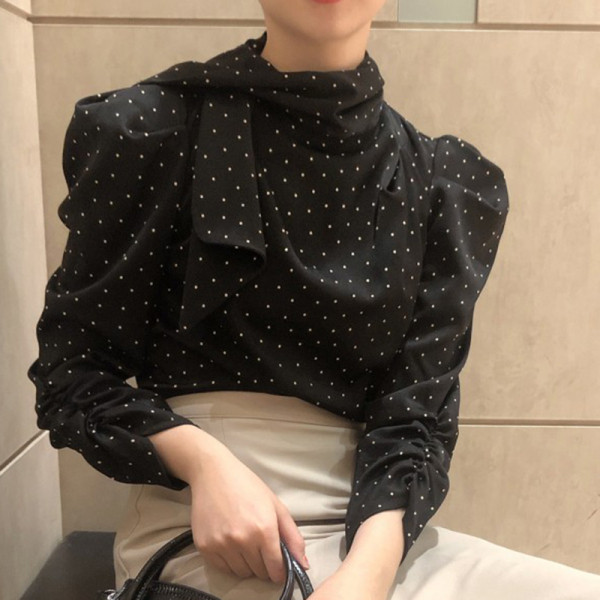 Stiilne naiste särk pikkade varrukatega ja paelaga krael