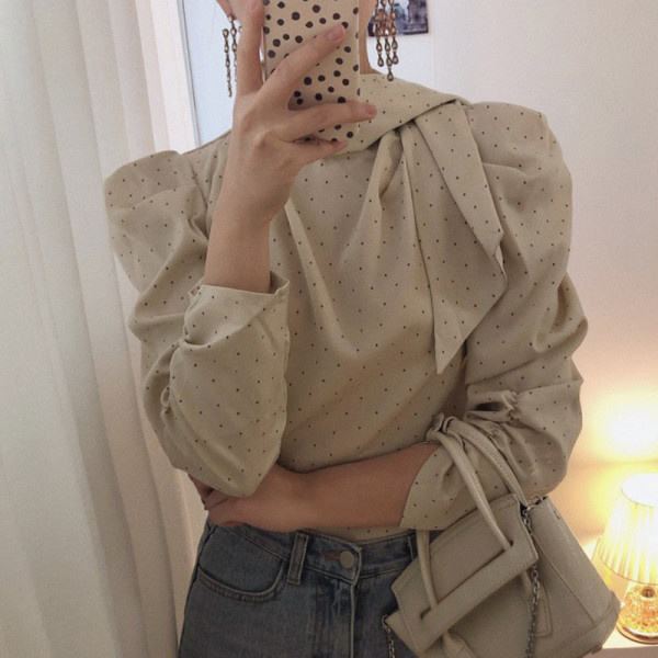 Stiilne naiste särk pikkade varrukatega ja paelaga krael