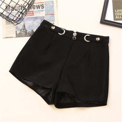 Stiilsed kõrge vöökoha ja metallelementidega naiste lühikesed püksid