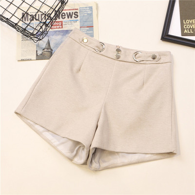 Stiilsed kõrge vöökoha ja metallelementidega naiste lühikesed püksid