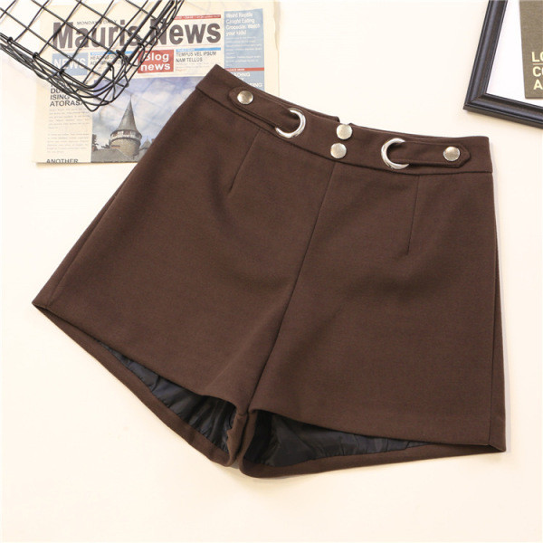 Stiilsed kõrge vöökoha ja metallelementidega naiste lühikesed püksid