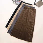 Novi model plisirane ženske suknje srednje dužine i visokog struka