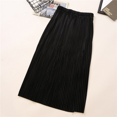 Novi model plisirane ženske suknje srednje dužine i visokog struka