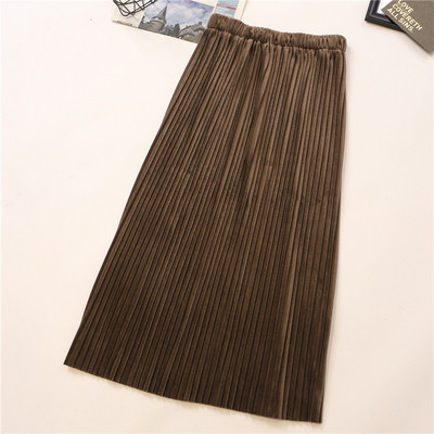 Novi model plisirane ženske suknje srednje dužine i visokog struka