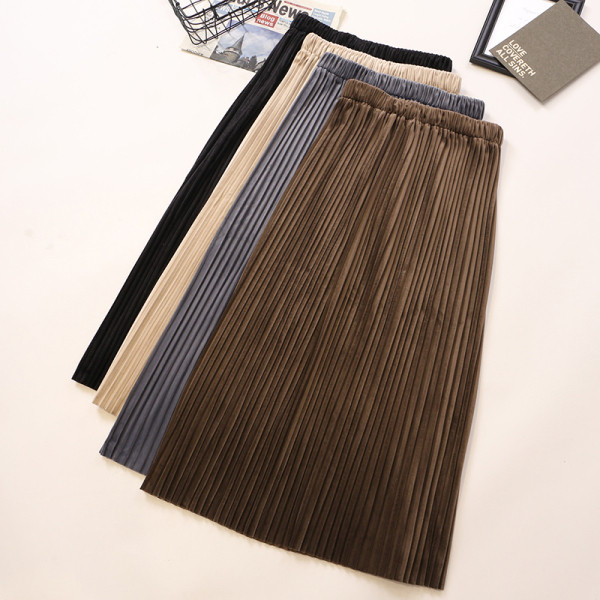 Novi model plisirane ženske suknje srednje dužine i visokog struka