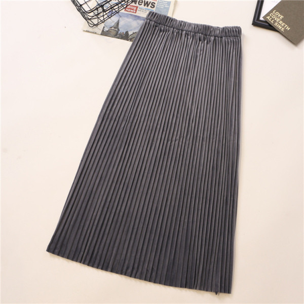Novi model plisirane ženske suknje srednje dužine i visokog struka