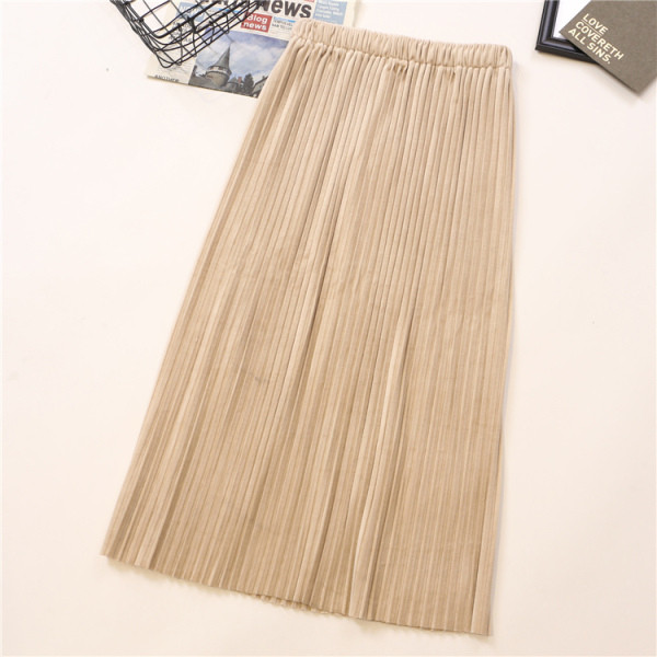 Novi model plisirane ženske suknje srednje dužine i visokog struka