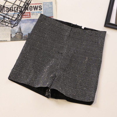 Uus kõrge vöökoha ja metallist aasadega naiste lühikeste pükste mudel