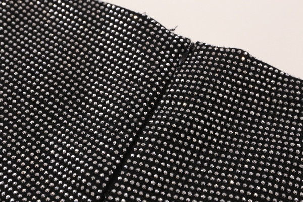 Uus kõrge vöökoha ja metallist aasadega naiste lühikeste pükste mudel