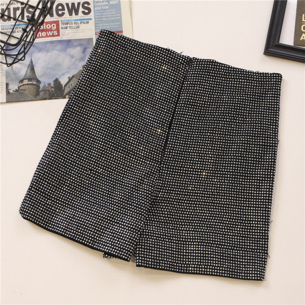 Uus kõrge vöökoha ja metallist aasadega naiste lühikeste pükste mudel