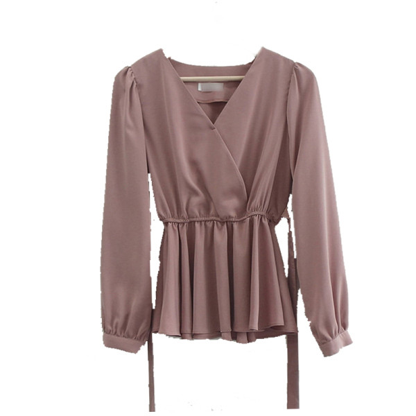 Stiilne naiste särk spitsikaelusega ja vöörihmaga