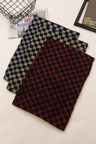 Kõrge vöökoha ja litritega liibuv naiste seelik