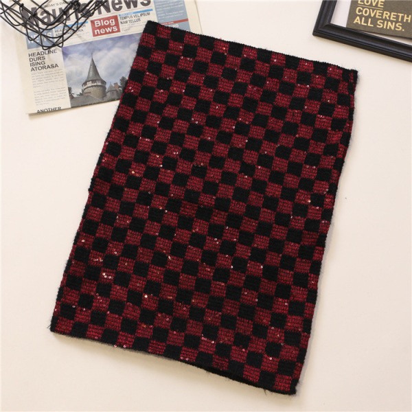 Kõrge vöökoha ja litritega liibuv naiste seelik