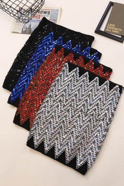 Rugalmas női szoknya magas derékkal, flitterekkel