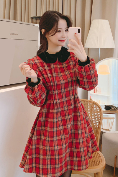 Alkalmi női kockás ruha, hosszú ujjú szabású modellel