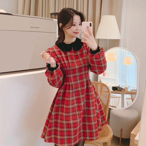 Alkalmi női kockás ruha, hosszú ujjú szabású modellel