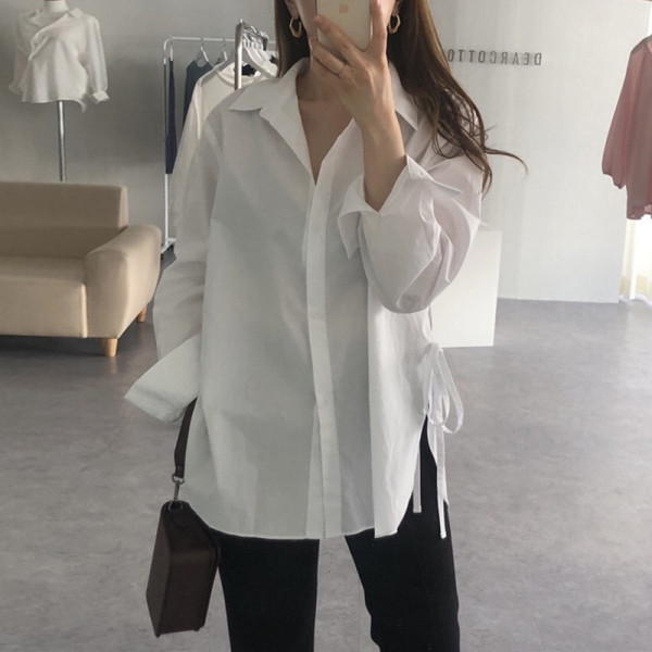 Široki model ženske košulje sa klasičnim ovratnikom