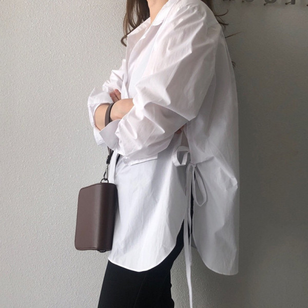 Široki model ženske košulje sa klasičnim ovratnikom