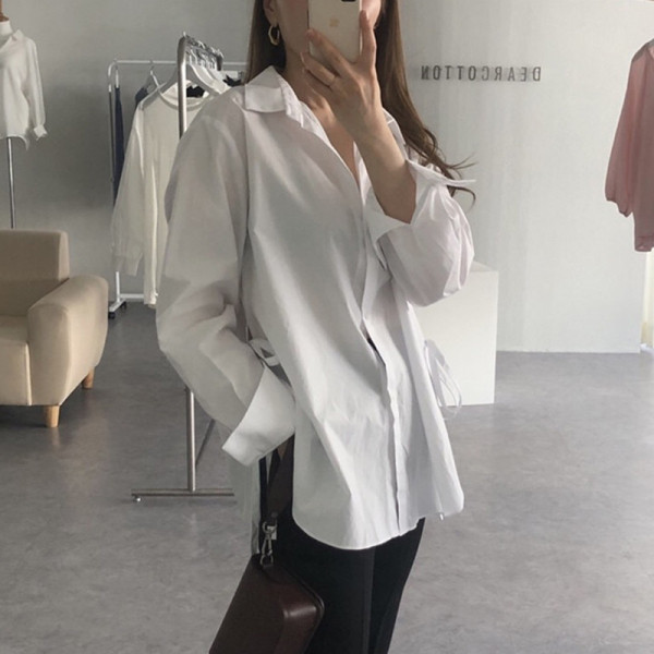 Široki model ženske košulje sa klasičnim ovratnikom