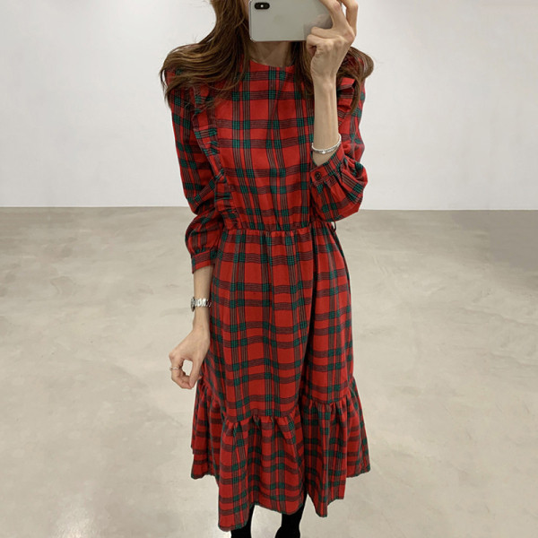Naiste ruuduline kleit pikk mudel vöökohaga