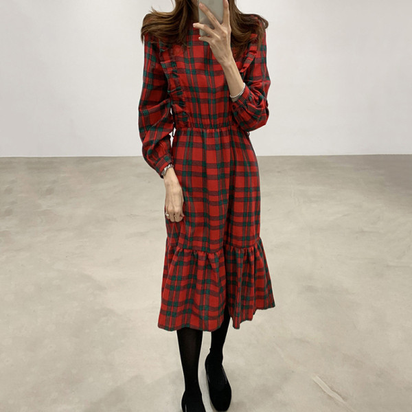 Naiste ruuduline kleit pikk mudel vöökohaga