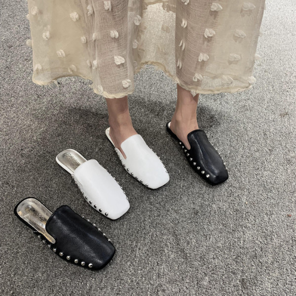 Női alkalmi bőr papucs fém szegecsekkel