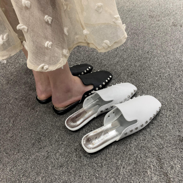 Női alkalmi bőr papucs fém szegecsekkel