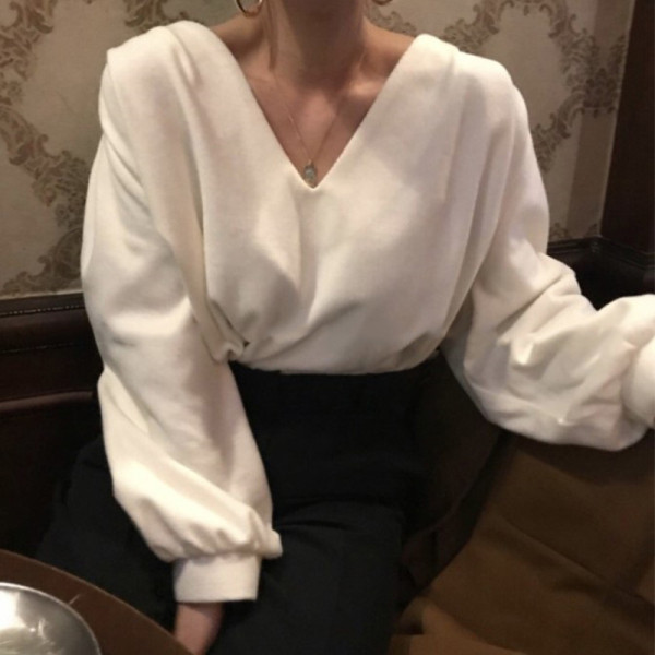 Naiste stiilne V-kaelusega pluus