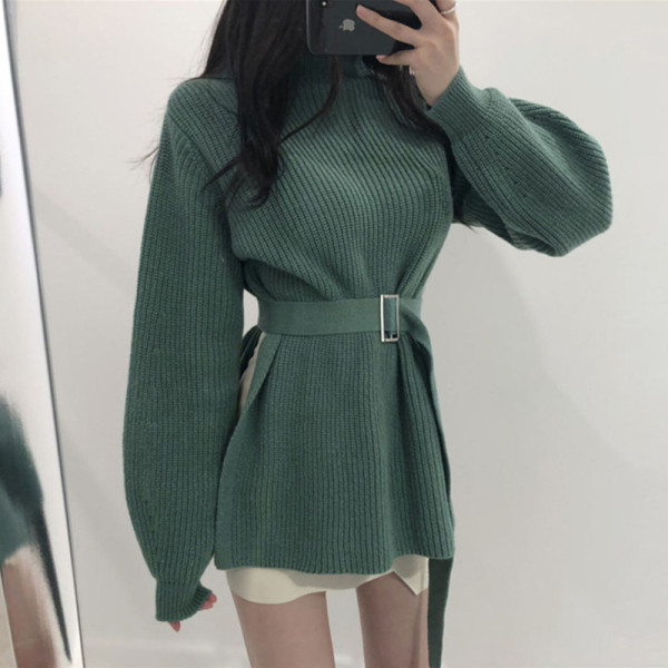 Naiste talvekampsun küljelõhikute ja vöörihmaga