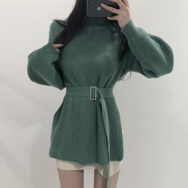 Naiste talvekampsun küljelõhikute ja vöörihmaga