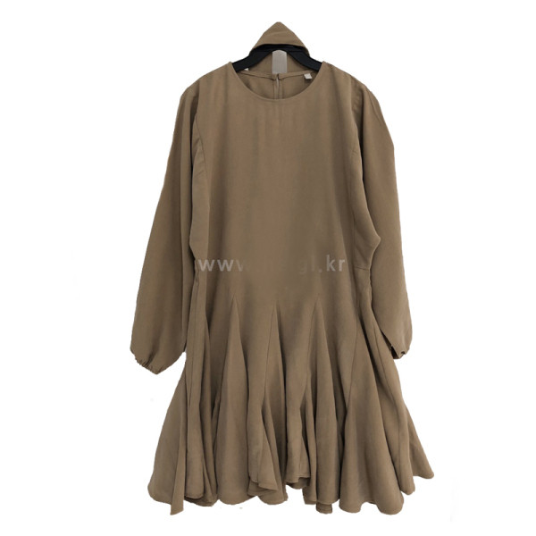 Naiste vabaaja kleit vöökoha ja ovaalse kaelusega