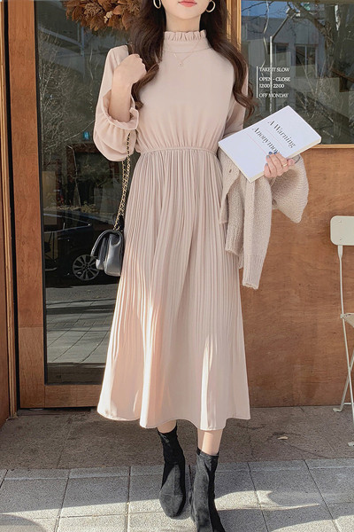 Moodne naiste pikk kleit pikkade varrukate ja kõrge kraega