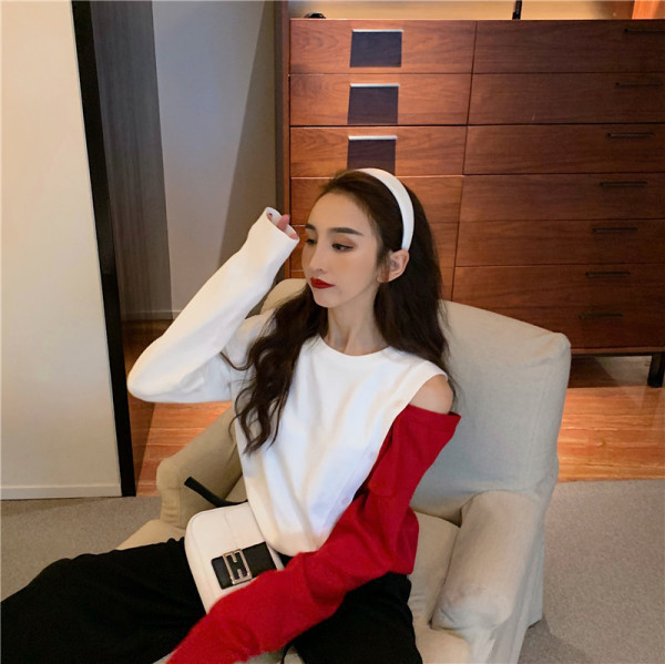 Kéttónusú női blúz leejtett ujjakkal és gombokkal