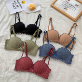 Ženski grudnjak s čipkom i trakom na naramenicama