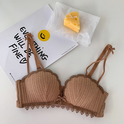 Ženski grudnjak s čipkom i trakom na naramenicama