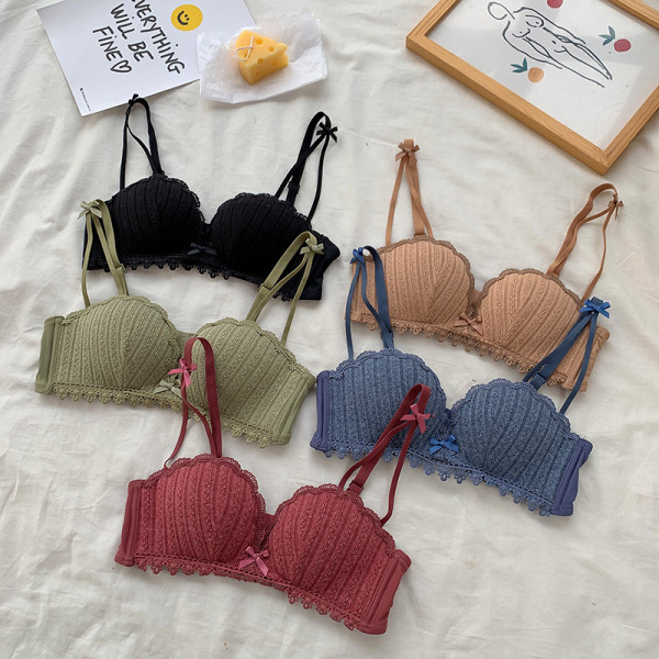 Ženski grudnjak s čipkom i trakom na naramenicama