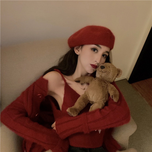 Punane naiste kardigan pikkade varrukate ja nööpidega