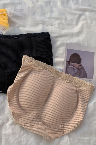 Fehérnemű csipkével és betétekkel az alakformáló hatás érdekében