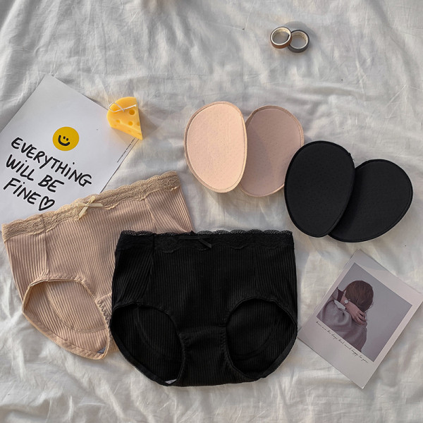 Fehérnemű csipkével és betétekkel az alakformáló hatás érdekében