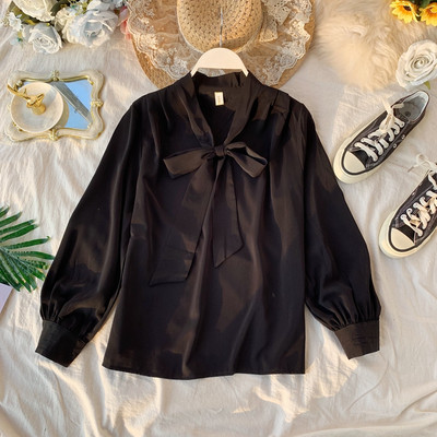 Modern női ing gallérján szalaggal és hosszú ujjal