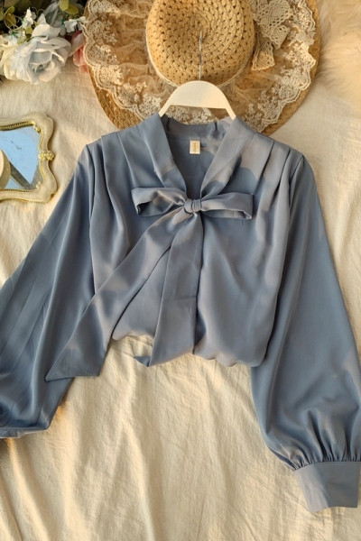 Modern női ing gallérján szalaggal és hosszú ujjal